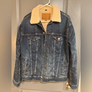 American Eagle Outfitters Men's Denim Jacket with Cream Collar